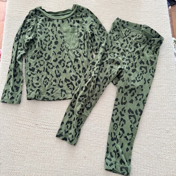 Kyte Baby Green + Black Hunter Leopard Two Piece Long Sleeve Bambooo Pajamas 2T - Picture 8 of 8